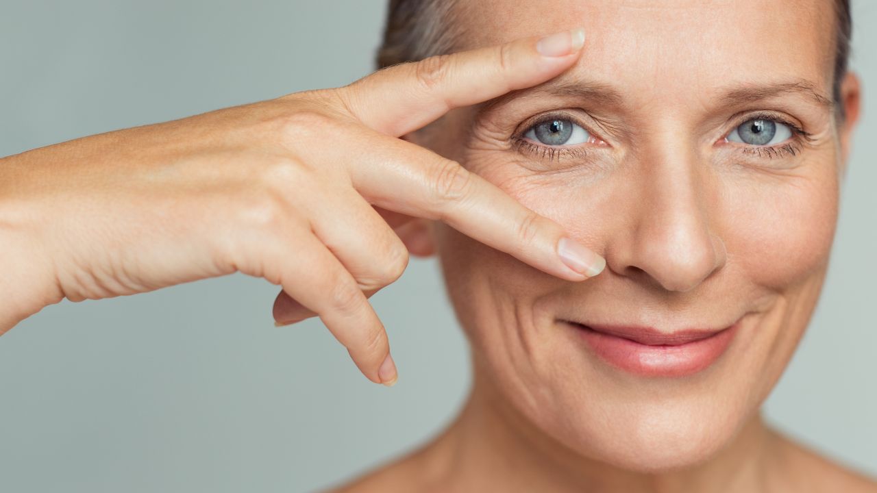 como quitar las bolsas delos ojos al instante