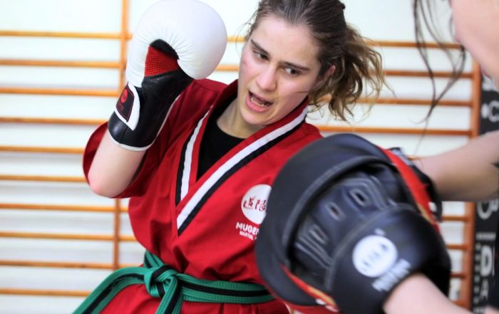 ¿Por qué cada vez más mujeres eligen el kickboxing como deporte?