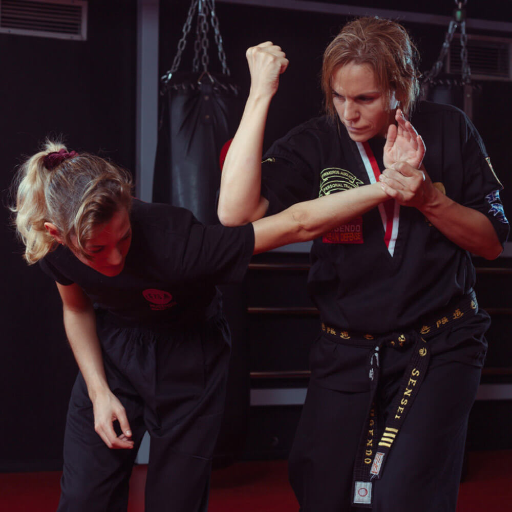 defensa-personal-femenina Entrenamiento para Jóvenes